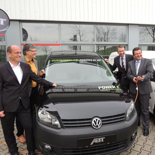 So chic kann ein Lieferauto sein: Der E-Caddy von Edeltuner ABT verpricht sportlichen Elektro-Fahrspaß. So chic kann ein Lieferauto sein: Der E-Caddy von Edeltuner ABT verpricht sportlichen Elektro-Fahrspaß.