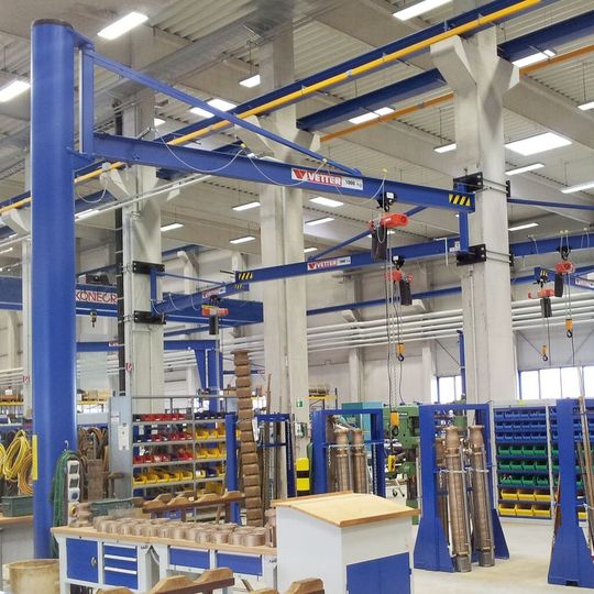 Die Säulenschwenkkrane in der Pumpenwerkstatt der RWE Power AG in Elsdorf ermöglichen eine effiziente und ergonomische Wartung von Pumpen. Die Säulenschwenkkrane in der Pumpenwerkstatt der RWE Power AG in Elsdorf ermöglichen eine effiziente und ergonomische Wartung von Pumpen.