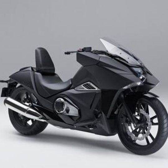 Ein fahrbarer Stealth-Bomber: Die Honda NM4 Vultus. Ein fahrbarer Stealth-Bomber: Die Honda NM4 Vultus.