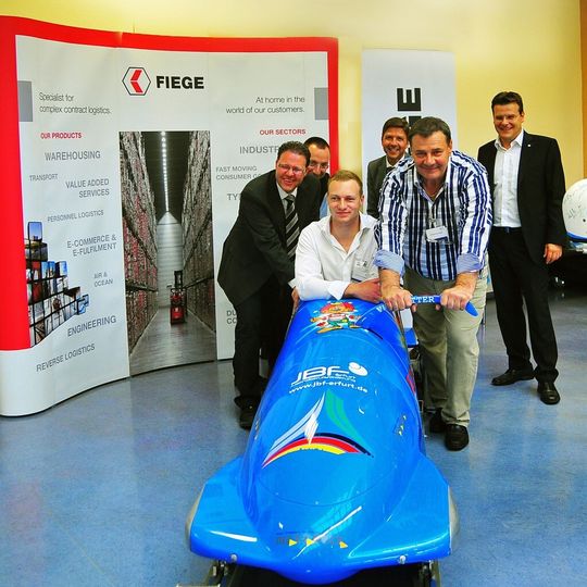 V.l.: Sascha John (Fiege), Steffen Näther (Fiege), Francesco Friedrich, Michael Schirmaier (Fiege), Wolfgang Hoppe und Jens Neuner (Regionalgruppensprecher BVL Thüringen). V.l.: Sascha John (Fiege), Steffen Näther (Fiege), Francesco Friedrich, Michael Schirmaier (Fiege), Wolfgang Hoppe und Jens Neuner (Regionalgruppensprecher BVL Thüringen).
