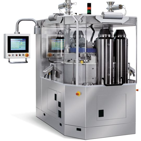 Transparente Maschinenschutztüren von Hecker, kalt-gekantet aus 12 mm dickem Makrolon (Polycarbonat). Verzugsfreie Elemente, eigensteif ohne Profilverstärkung.