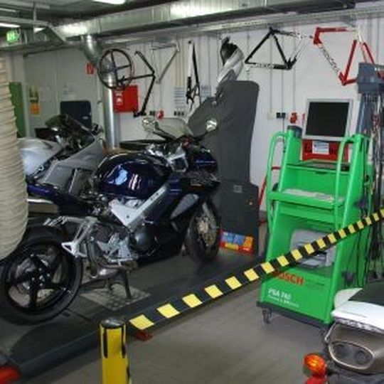 Das HBZ Münster ist für den Zweiradnachwuchs der Branche eine professionelle Anlaufstation. Das HBZ Münster ist für den Zweiradnachwuchs der Branche eine professionelle Anlaufstation.