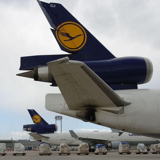 Die Umsatzerlöse aus dem Frachtgeschäft der Fraport AG betrugen 2011 rund 165 Mio. Euro. Das operative Ergebnis lag im mittleren zweistelligen Millionenbereich. Die Umsatzerlöse aus dem Frachtgeschäft der Fraport AG betrugen 2011 rund 165 Mio. Euro. Das operative Ergebnis lag im mittleren zweistelligen Millionenbereich.