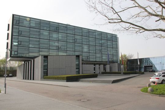 Trumpf in Ditzingen war der Gastgeber zur Vorpressekonferenz im Rahmen der LASYS 2014...Hier das Gebäude "des Geschehens". Trumpf in Ditzingen war der Gastgeber zur Vorpressekonferenz im Rahmen der LASYS 2014...Hier das Gebäude "des Geschehens".