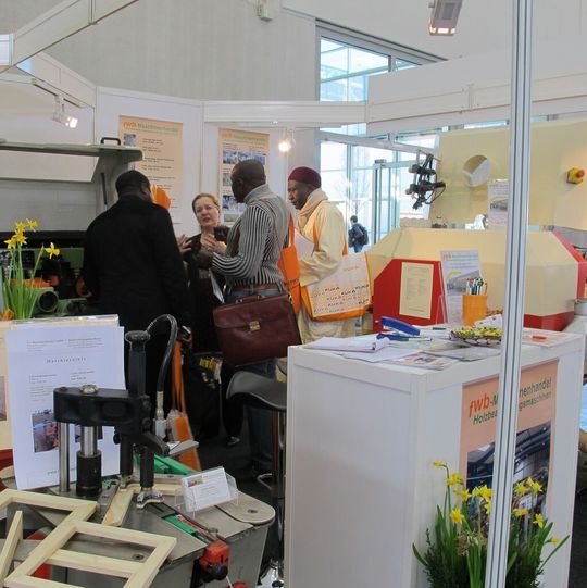Besucher aus Afrika interessierten für das Angebot am fwb-Messestand auf der Usetec 2012.