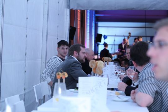 Zum 60. Jubiläum der Josef Binkert AG lud der Werkzeugmaschinen-Spezialist Unternehmer aus der ganzen Schweiz nach Wallisellen. Zum 60. Jubiläum der Josef Binkert AG lud der Werkzeugmaschinen-Spezialist Unternehmer aus der ganzen Schweiz nach Wallisellen.