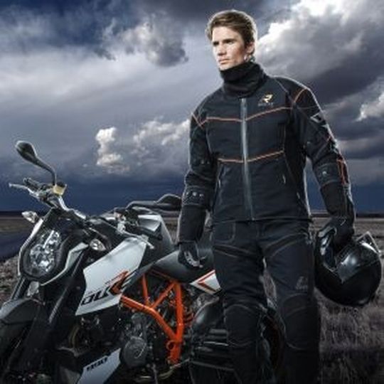 Motorradbekleidungstechnik auf höchstem Niveau: Rukka Armaxiom. Motorradbekleidungstechnik auf höchstem Niveau: Rukka Armaxiom.