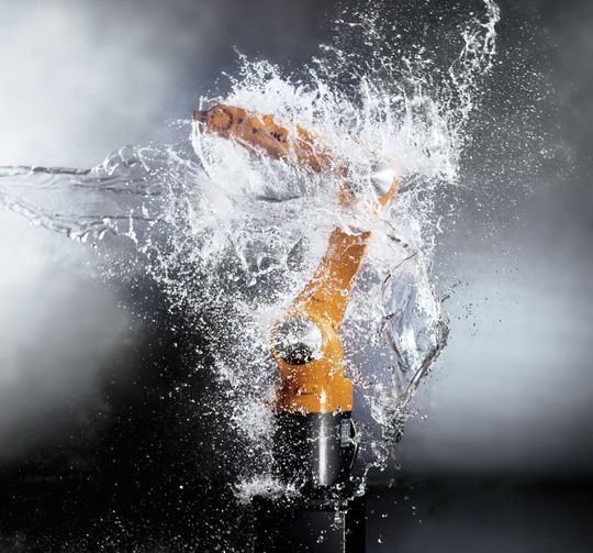 Kuka bringt jetzt Waterproof-Varianten der noch KR Agilus-Baureihe auf den Markt. Kuka bringt jetzt Waterproof-Varianten der noch KR Agilus-Baureihe auf den Markt.