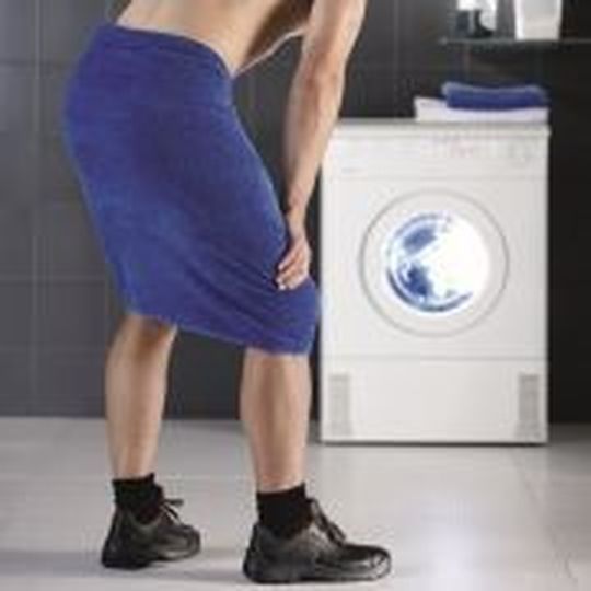 Viele waschen ihre Berufsbekleidung selbst – nicht ohne Risiko.