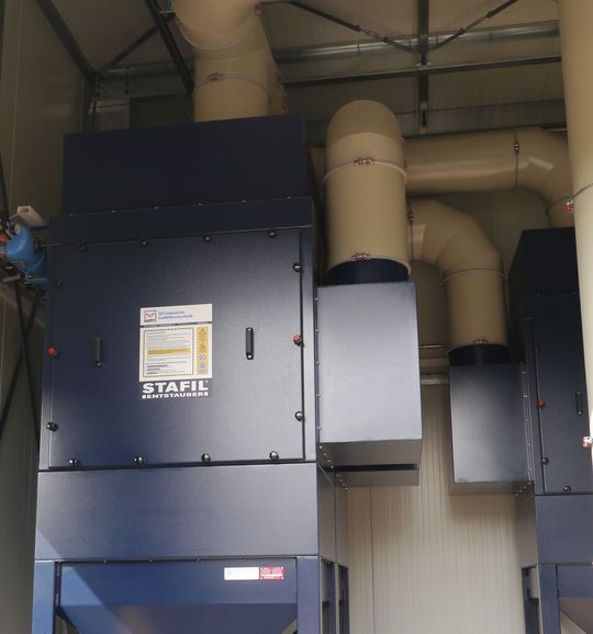 Durch den kompakten Aufbau ist die Stafil-Entstaubungsanlage beliebig kombinierbar und saugstark mittels externem Ventilator.