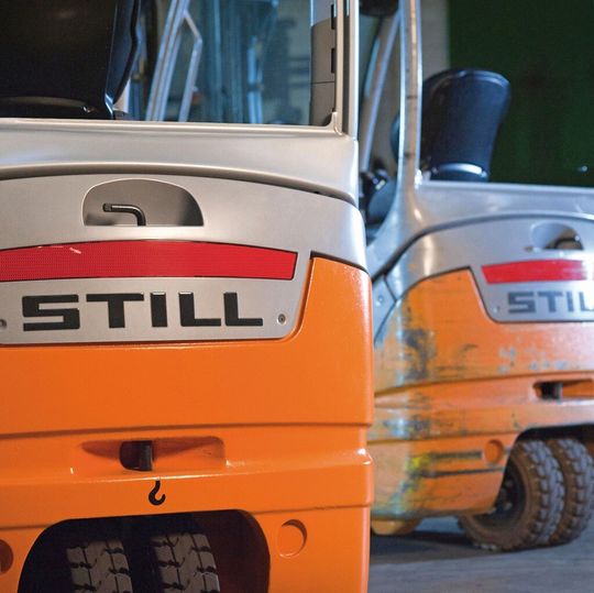 Aus Alt mach Neu: Nach den Überholungsarbeiten sind Second-Hand-Geräte wie die Gabelstapler von Still so gut wie neu. Aus Alt mach Neu: Nach den Überholungsarbeiten sind Second-Hand-Geräte wie die Gabelstapler von Still so gut wie neu.