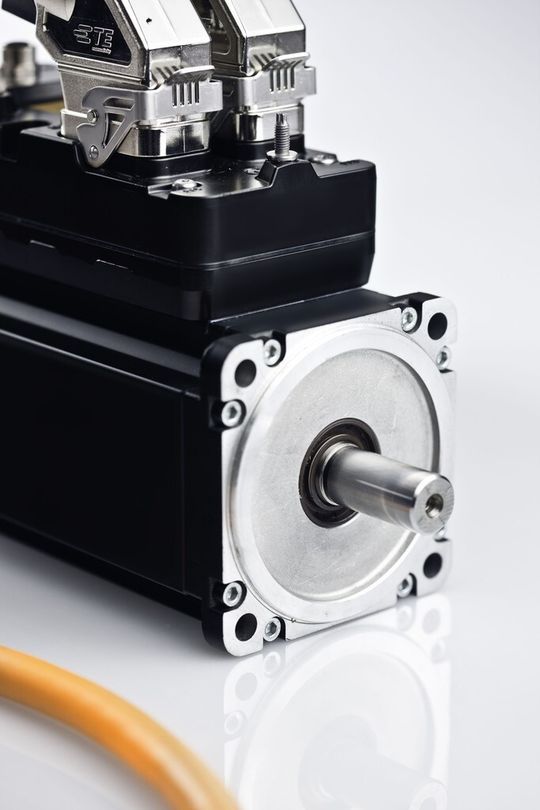 Acopos-Motor vereint alle wesentlichen Komponenten wie Motor, Geber, Präzisionsgetriebe und Servoverstärker mit integrierter Sicherheitstechnik in einer kompakten Einheit. Acopos-Motor vereint alle wesentlichen Komponenten wie Motor, Geber, Präzisionsgetriebe und Servoverstärker mit integrierter Sicherheitstechnik in einer kompakten Einheit.
