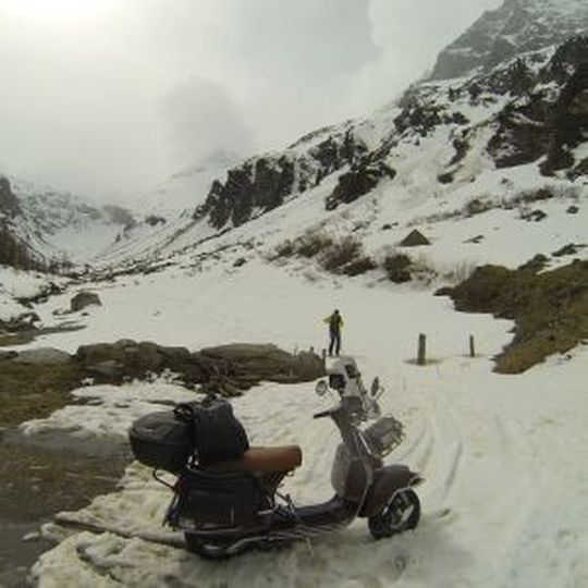 Der indische Blechschaltroller im Osttiroler Schnee. Der indische Blechschaltroller im Osttiroler Schnee.