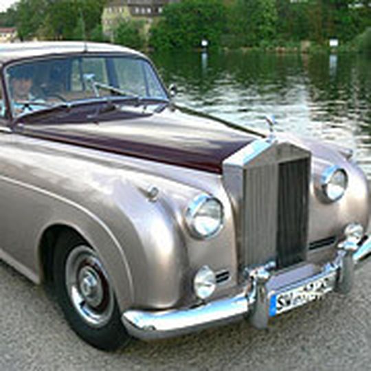 Fährt bei der Oberbayerischen Meister-Classic vor: ein Rolls Royce Silver Cloud II, Baujahr 1962.