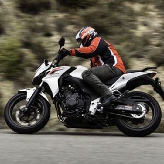 Die 48-PS-Klasse befügelt weiterhin den Markt. Im Bild die Honda CB 500 F. Die 48-PS-Klasse befügelt weiterhin den Markt. Im Bild die Honda CB 500 F.