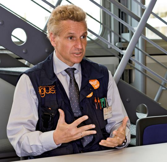 Frank Blase, igus: „Wir sehen für motion plastics großes Potenzial. Derzeit demonstrieren wir mit iglidur on tour, was Kunststoffteile in Bewegung alles leisten können“. Frank Blase, igus: „Wir sehen für motion plastics großes Potenzial. Derzeit demonstrieren wir mit iglidur on tour, was Kunststoffteile in Bewegung alles leisten können“.