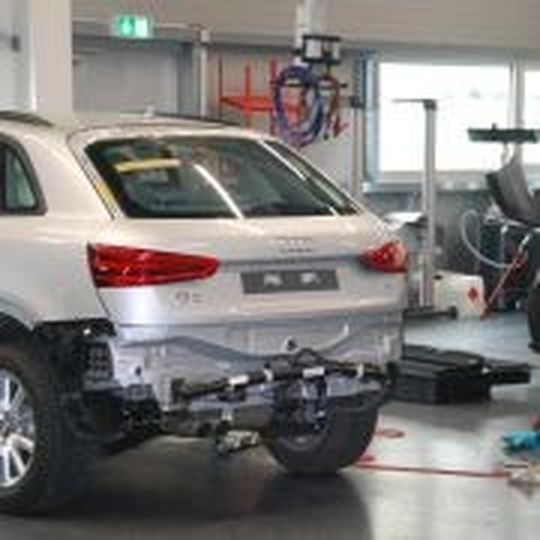 Die Autofahrer vertrauen der markengebundenen Werkstatt deutlich mehr als dem Karosserie- und Lackfachbetrieb. Die Autofahrer vertrauen der markengebundenen Werkstatt deutlich mehr als dem Karosserie- und Lackfachbetrieb.