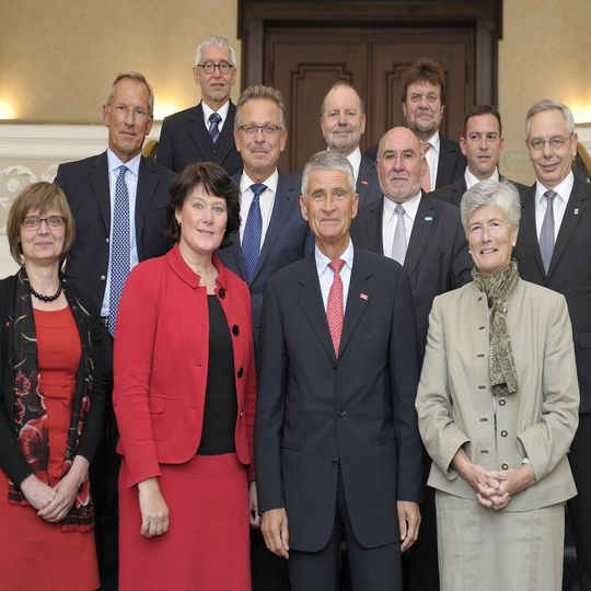 Der neue Aufsichtsrat der BASF. Vordere Reihe von links nach rechts: Denise Schellemans, Anke Schäferkordt, Dr. Jürgen Hambrecht, Dame Alison Carnwath DBE. Dahinter von links: Michael Diekmann, Wolfgang Daniel, Franz Fehrenbach, Professor Dr. Francois Diederich, Robert Oswald, Ralf-Gert Bastian, Francesco Grioli, Michael Vassiliadis. Der neue Aufsichtsrat der BASF. Vordere Reihe von links nach rechts: Denise Schellemans, Anke Schäferkordt, Dr. Jürgen Hambrecht, Dame Alison Carnwath DBE. Dahinter von links: Michael Diekmann, Wolfgang Daniel, Franz Fehrenbach, Professor Dr. Francois Diederich, Robert Oswald, Ralf-Gert Bastian, Francesco Grioli, Michael Vassiliadis.
