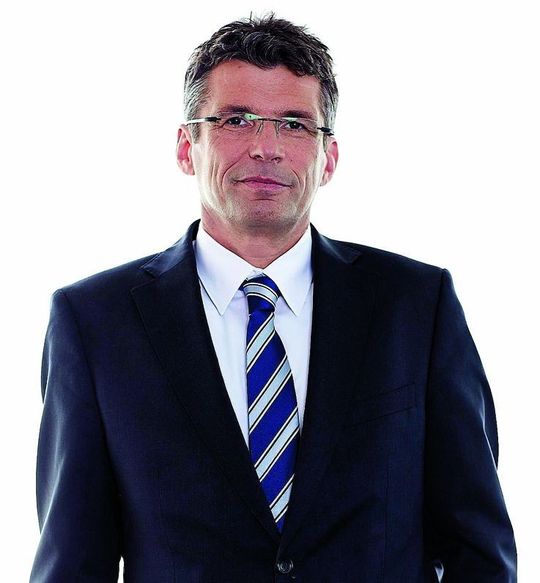 Dipl.-Ing. Helmar Aßfalg, Vorsitzender der Geschäftsführung der Allgaier Werke GmbH: „Der Einsatz von Variotempo eröffnet uns völlig neue Möglichkeiten in der Umformtechnik.“ Dipl.-Ing. Helmar Aßfalg, Vorsitzender der Geschäftsführung der Allgaier Werke GmbH: „Der Einsatz von Variotempo eröffnet uns völlig neue Möglichkeiten in der Umformtechnik.“