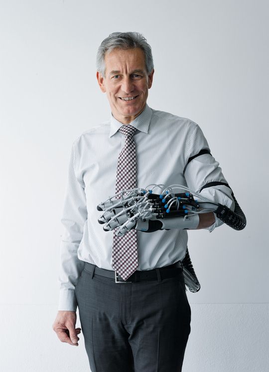 Dr. Eberhard Veit, Vorstandsvorsitzender der Festo AG: „Forschung im Kontext Industrie 4.0 wird vorangetrieben.“ Dr. Eberhard Veit, Vorstandsvorsitzender der Festo AG: „Forschung im Kontext Industrie 4.0 wird vorangetrieben.“