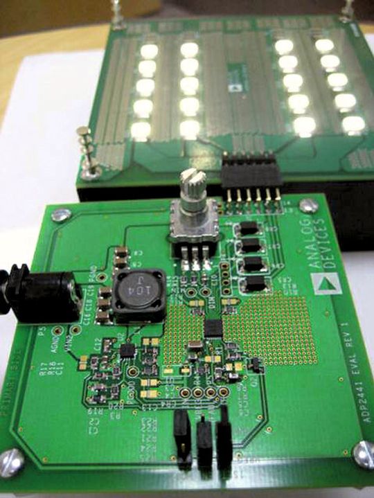 Unterschiedliche Arten, um eine LED mit Strom zu versorgen. Werden LED-Ketten über eine elektronische Last betrieben, lässt sich ihr Strom sehr genau regeln. Unterschiedliche Arten, um eine LED mit Strom zu versorgen. Werden LED-Ketten über eine elektronische Last betrieben, lässt sich ihr Strom sehr genau regeln.