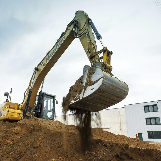 Mit dem Anrücken der Bagger wird der Prologis Park Köln-Eifeltor durch eine „spekulative Entwicklung“ auf circa 7000 m² dann vollständig ausgebaut. Mit dem Anrücken der Bagger wird der Prologis Park Köln-Eifeltor durch eine „spekulative Entwicklung“ auf circa 7000 m² dann vollständig ausgebaut.