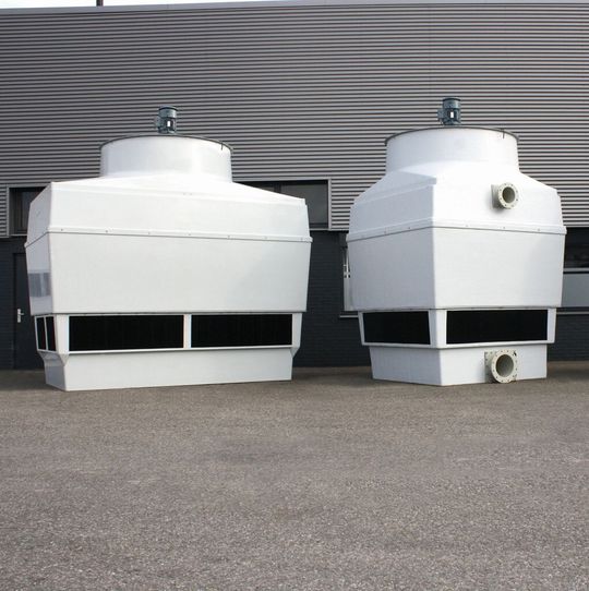 Die neue Polacel Produktlinie der GFK-Verdunstungskühler Polacel Gentoo 30, Polacel Gentoo 44 sowie Polacel Gentoo 73 kühlt günstiger und leiser als die üblichen Anlagen.