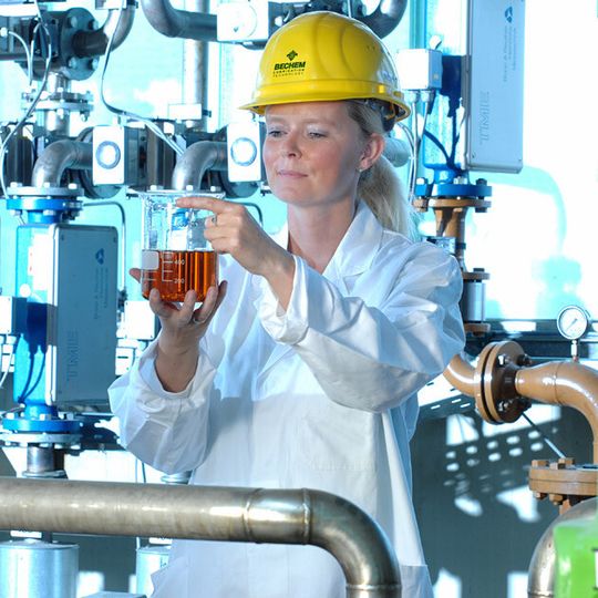 Bechem ist ältester deutscher Hersteller von Industrieschmierstoffen. Mit der neuen Bechem Lubrication Technology, LLC. hat sich das Unternehmen eine Plattform auf dem amerikanischen Markt geschaffen. Bechem ist ältester deutscher Hersteller von Industrieschmierstoffen. Mit der neuen Bechem Lubrication Technology, LLC. hat sich das Unternehmen eine Plattform auf dem amerikanischen Markt geschaffen.