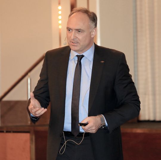 „Insbesondere energieintensive Produktionsprozesse, wie z.B. die Chlor-Alkali-Elektrolyse zur PVC-Herstellung in Schkopau, werden verstärkt nach einem innovativen Energiemanagement suchen müssen um auch unter steigenden Energiepreisen konkurrenzfähig zu bleiben.“ Reiner Roghmann, Geschäftsführer Dow Olefinverbund, Schkopau. „Insbesondere energieintensive Produktionsprozesse, wie z.B. die Chlor-Alkali-Elektrolyse zur PVC-Herstellung in Schkopau, werden verstärkt nach einem innovativen Energiemanagement suchen müssen um auch unter steigenden Energiepreisen konkurrenzfähig zu bleiben.“ Reiner Roghmann, Geschäftsführer Dow Olefinverbund, Schkopau.