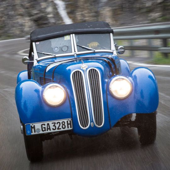 Der BMW 328 Roadster entstand vor dem Krieg und ist heute einen höheren sechsstelligen Betrag wert. Der BMW 328 Roadster entstand vor dem Krieg und ist heute einen höheren sechsstelligen Betrag wert.