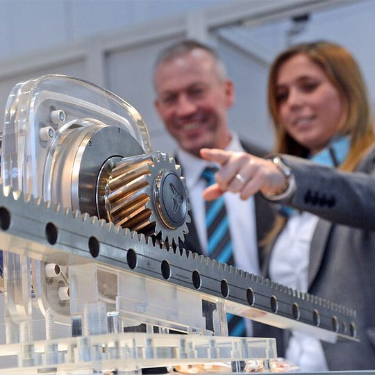 Im Mittelpunkt des Messeverbund Intec und Z 2015 stehen die Fertigungstechnik für die Metallbearbeitung und die Zulieferindustrie. Im Mittelpunkt des Messeverbund Intec und Z 2015 stehen die Fertigungstechnik für die Metallbearbeitung und die Zulieferindustrie.