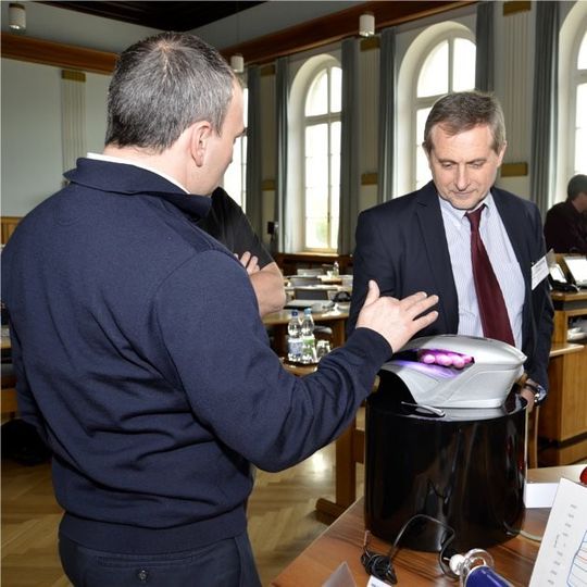 Neben den Vorträgen wurden auch verschiedene Exponate gezeigt. Im Bild: Demonstrator „Skulptur mit adaptiven Bedienelementen“. Neben den Vorträgen wurden auch verschiedene Exponate gezeigt. Im Bild: Demonstrator „Skulptur mit adaptiven Bedienelementen“.
