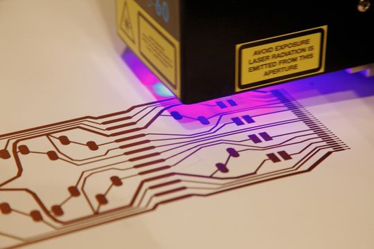 Auf der LOPEC 2014 stellen Aussteller verschiedene Lösungen gedruckter Elektronik vor. Auf der LOPEC 2014 stellen Aussteller verschiedene Lösungen gedruckter Elektronik vor.