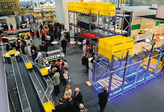 Die Cemat präsentiert sich internationaler denn je, mehr als 60 Prozent der Aussteller kommen aus dem Ausland. Die Cemat präsentiert sich internationaler denn je, mehr als 60 Prozent der Aussteller kommen aus dem Ausland.