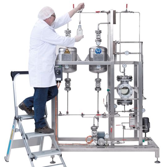 Mit seiner Technologie der E&E-Serie bietet SPX schon seit Langem effiziente Extraktionslösungen an, die sowohl hohe Erträge als auch die Produktion qualitativ hochwertiger Substanzen wie etwa Instantkaffee, Kosmetika, Arzneimittel sowie Nahrungsmittel und Getränke gewährleisten.