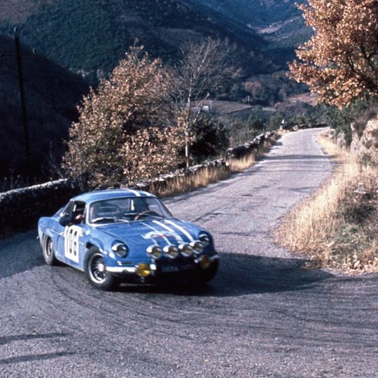 Der Alpine A110 Berlinette gehörte zu den sportlichen Vertretern der Heckmotoren-Klasse. Der Alpine A110 Berlinette gehörte zu den sportlichen Vertretern der Heckmotoren-Klasse.