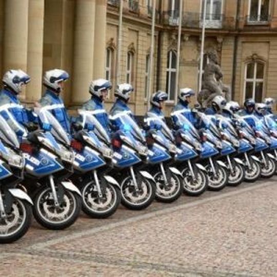 BMW übergab 44 R 1200 RT an die Polizei Baden-Württemberg. BMW übergab 44 R 1200 RT an die Polizei Baden-Württemberg.