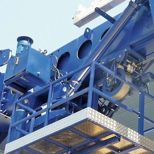 Nord Drivesystems lieferte belastbare Getriebemotoren, die den Multiteleskop-Sockel der Fassadenreinigungsanlage heben und drehen.