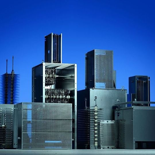 1978 brachte Frizlen Stahlgitterwiderstände auf den Markt und bot damit ein kostengünstiges Produkt für hohe Leistungen an.