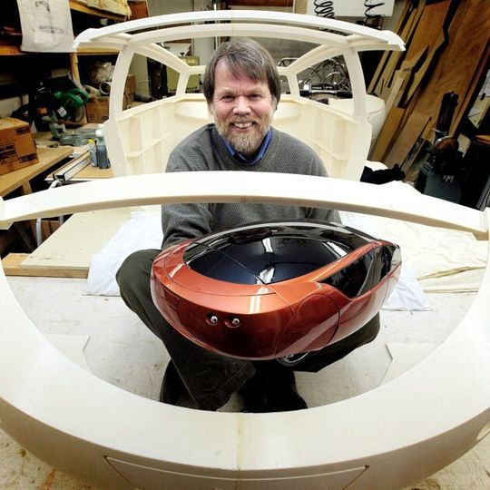 Seit 2009 ist Jim Kor President und Senior Design Engineer der Kor EcoLogic Inc. und somit Chefentwickler der Urbee-Konzeptfahrzeuge. Seit 2009 ist Jim Kor President und Senior Design Engineer der Kor EcoLogic Inc. und somit Chefentwickler der Urbee-Konzeptfahrzeuge.