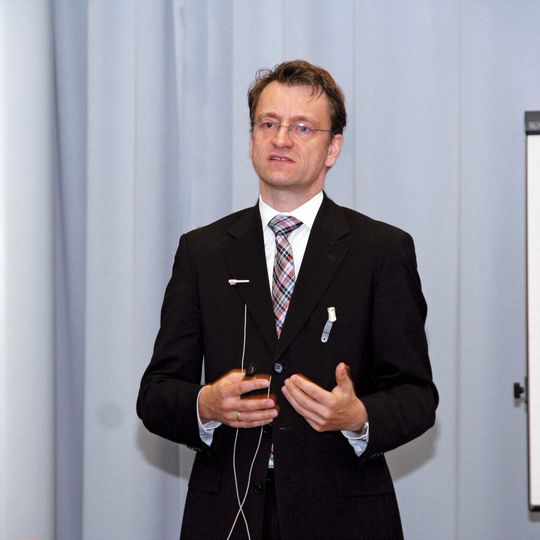 „Die Nutzer müssen den Provider detailliert zur Einhaltung des Datenschutzes verpflichten“, sagt PWC-Rechtsexperte, Dr. Jan-Peter Ohrtmann. „Die Nutzer müssen den Provider detailliert zur Einhaltung des Datenschutzes verpflichten“, sagt PWC-Rechtsexperte, Dr. Jan-Peter Ohrtmann.