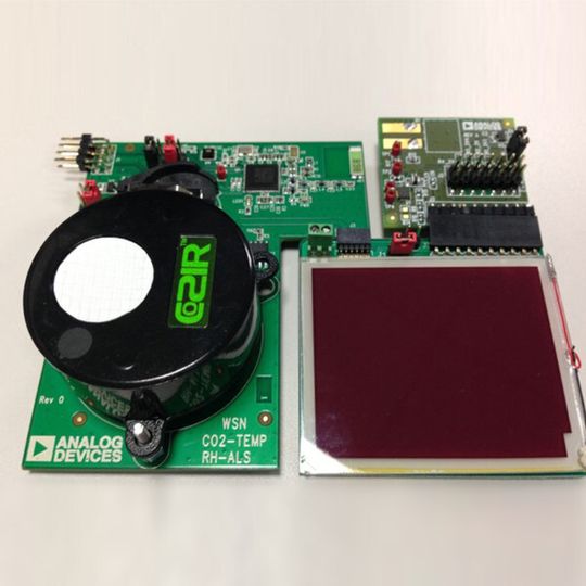 Evaluierungsplattform auf Basis eines zentralen ADP5090-Boards mit Ambeon-PV-Solarzellenmodul, mit der sich nicht nur einzelne Energy-Harvesting-Funktionen sondern sogar ein komplettes System evaluieren lassen. Evaluierungsplattform auf Basis eines zentralen ADP5090-Boards mit Ambeon-PV-Solarzellenmodul, mit der sich nicht nur einzelne Energy-Harvesting-Funktionen sondern sogar ein komplettes System evaluieren lassen.