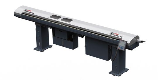 Das Stangenladegerät Express 112 für Drehmaschinen mit beweglichem Spindelstock. Das Stangenladegerät Express 112 für Drehmaschinen mit beweglichem Spindelstock.