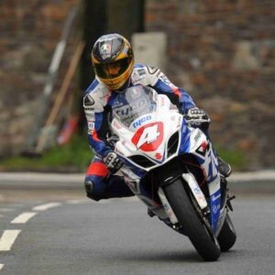 Zum siebten Jahr in Folge ist Dainese offizieller Safety Partner des Isle of Man TT-Rennens. Zum siebten Jahr in Folge ist Dainese offizieller Safety Partner des Isle of Man TT-Rennens.