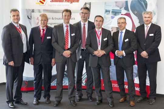 Weiten ihre Zusammenarbeit aus (v.l.): Stefan Schneider (DB KT), Ralf Lüthi (DB), Christian Dorf (Hegele), Jürgen Höflinger (Hegele), Norbert Becker (DB KT), Ingo Merz (Hegele) und Dr. Christian Möller (Hegele). Weiten ihre Zusammenarbeit aus (v.l.): Stefan Schneider (DB KT), Ralf Lüthi (DB), Christian Dorf (Hegele), Jürgen Höflinger (Hegele), Norbert Becker (DB KT), Ingo Merz (Hegele) und Dr. Christian Möller (Hegele).