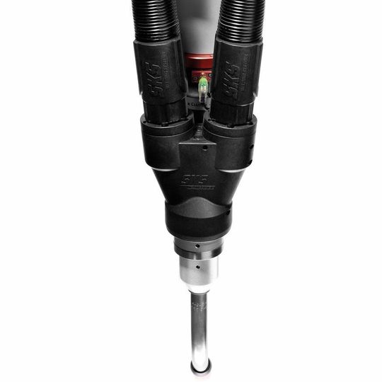 Hohe Flexibilität, Zeit- und Kosteneinsparungen beim automatisierten Fügen mit zwei Drähten erzielt das Wire Select Brennersystem. Hohe Flexibilität, Zeit- und Kosteneinsparungen beim automatisierten Fügen mit zwei Drähten erzielt das Wire Select Brennersystem.