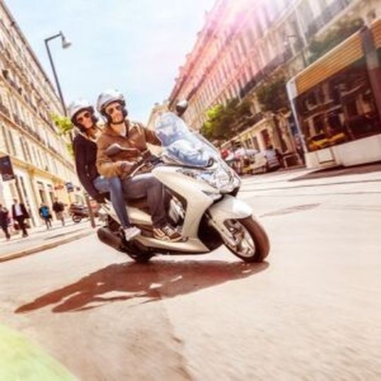 Der neue Majesty S erweitert nun das Marktsegment der 125er Stadtroller. Der neue Majesty S erweitert nun das Marktsegment der 125er Stadtroller.