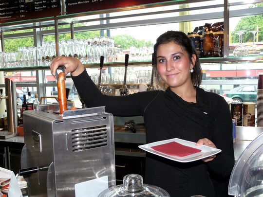 Ganz einfach: Die integrierte Steuerung sorgt für stets gleichbleibende Grillqualität – innen heiss, aussen knusprig. Ganz einfach: Die integrierte Steuerung sorgt für stets gleichbleibende Grillqualität – innen heiss, aussen knusprig.