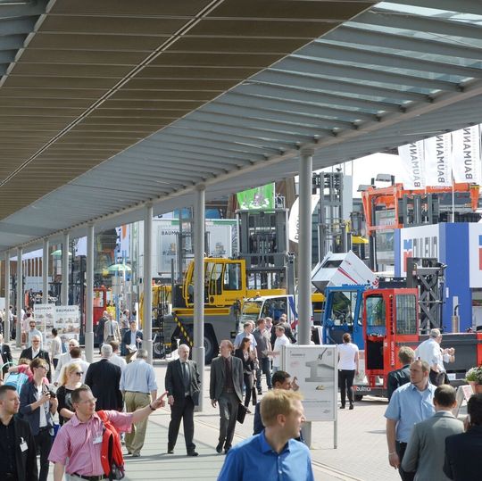 53.000 Besuchern aus 65 Ländern kamen zur Cemat 2014 nach Hannover. 53.000 Besuchern aus 65 Ländern kamen zur Cemat 2014 nach Hannover.