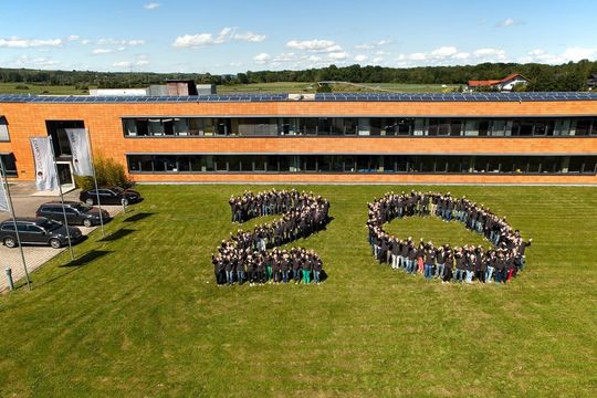 Als mittelständischer Hersteller von Sensoren und intelligenten Kamera-Systemen für die Fabrikautomation wird Sensopart 20 Jahre alt.